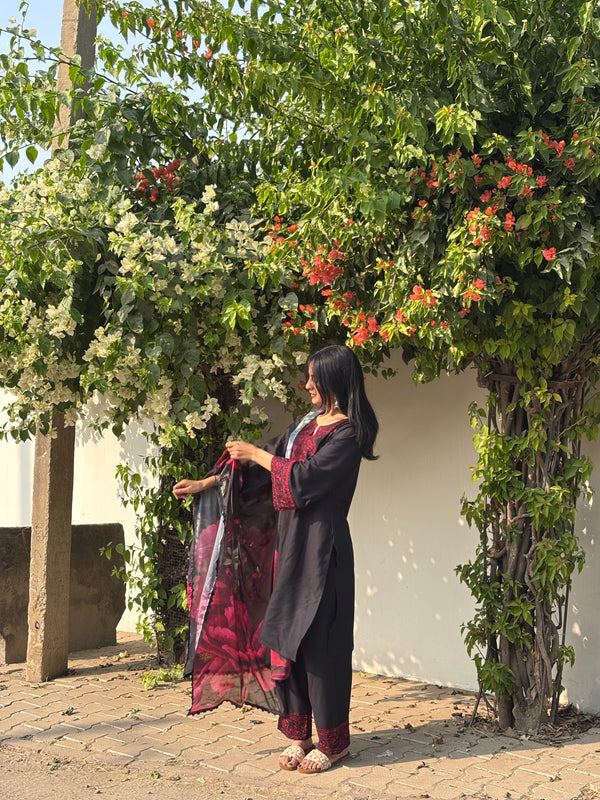 Black Embroidery Paskistani Suit